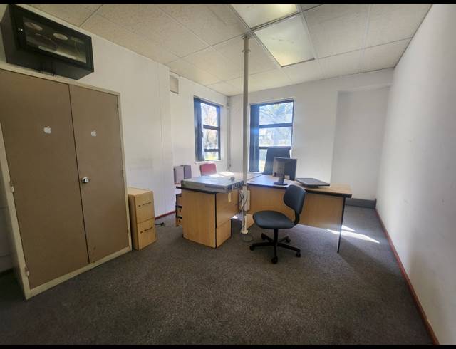 170M² OFFICE TO LET IN VORNA VALLEY